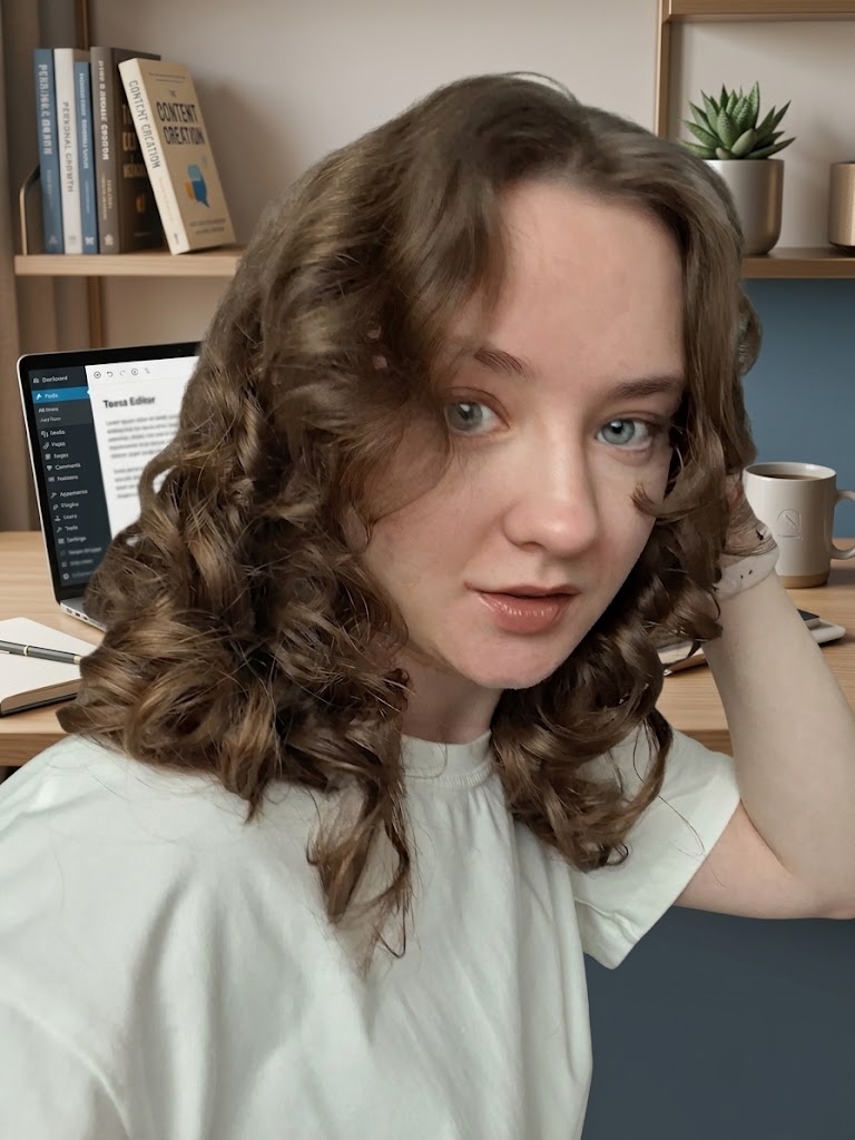 Анна за рабочим столом